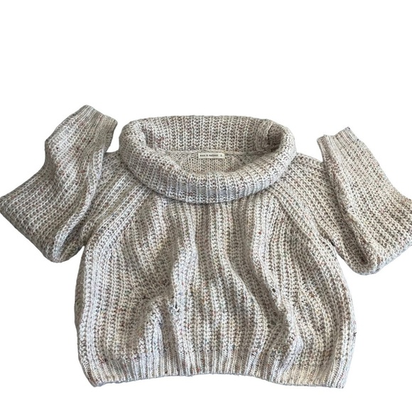 Moon & Madison Cropped Sweater - Picture 5 of 7